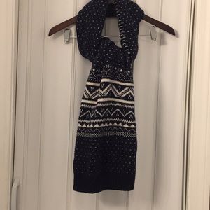 Gap navy blue wool scarf, Nordic design